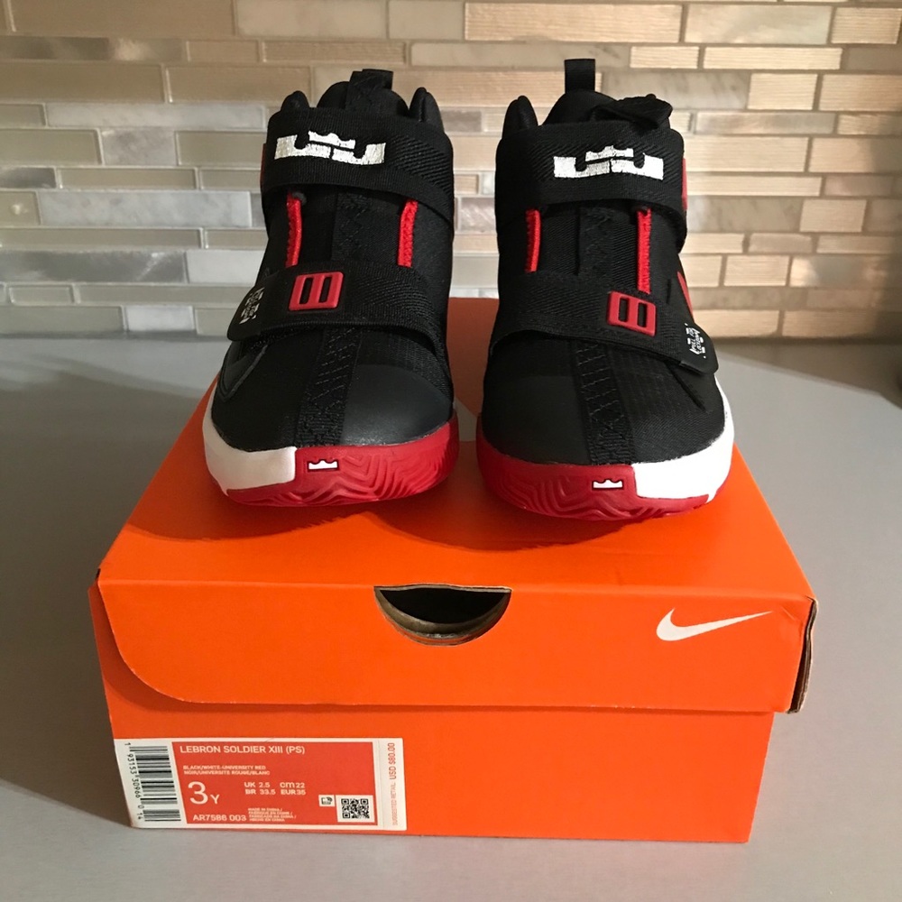 Nike Lebron soldier XIII boys size 3y NIB